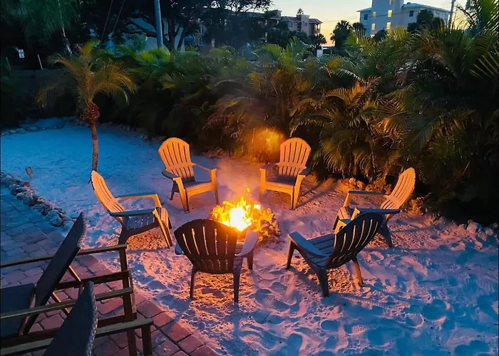 Bikini Beachhouse! Sleeps 16 Wheated Poolfirepit