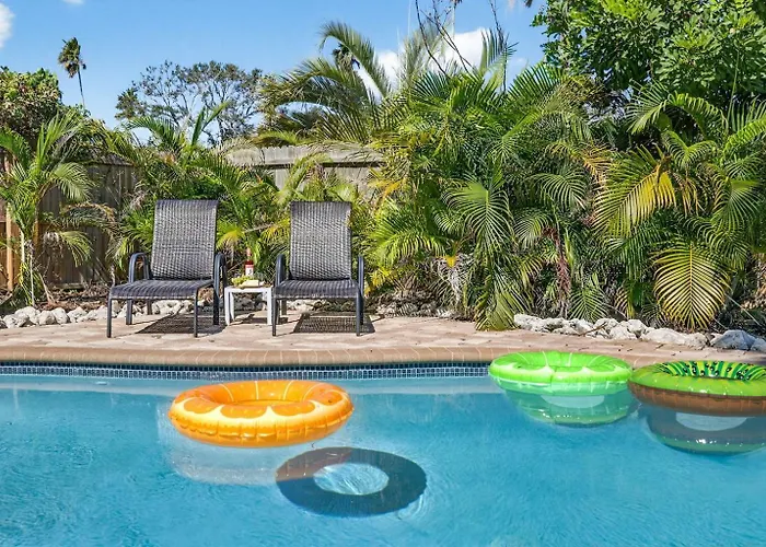 Heated Pool2 Min Walk 2 The Beachsleeps 9Cute