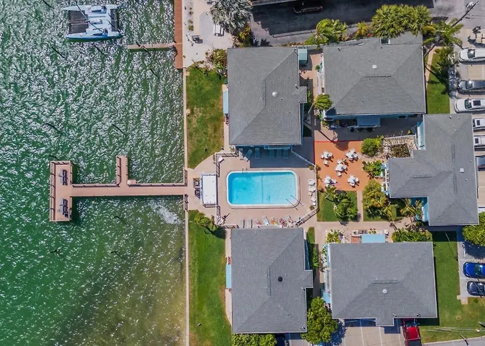 Beach Condo With Heated Pool, Steps To Sand, Coral Resort A-4