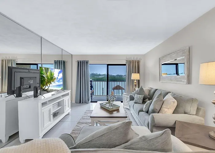 Bayshore Yacht & Tennis 211 - Premier