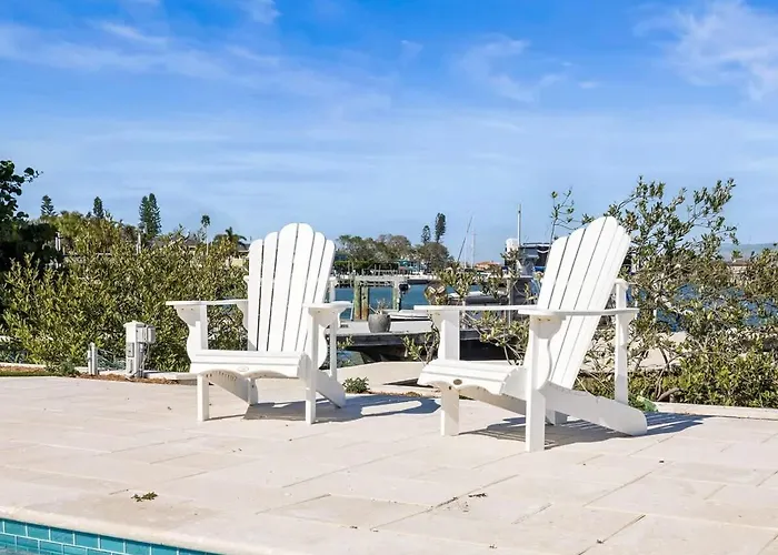 Waterfront Paradise Palms 