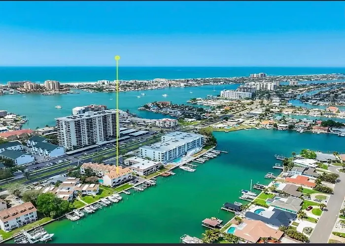 Water Front View Town House. 5 Minutes From Beach!