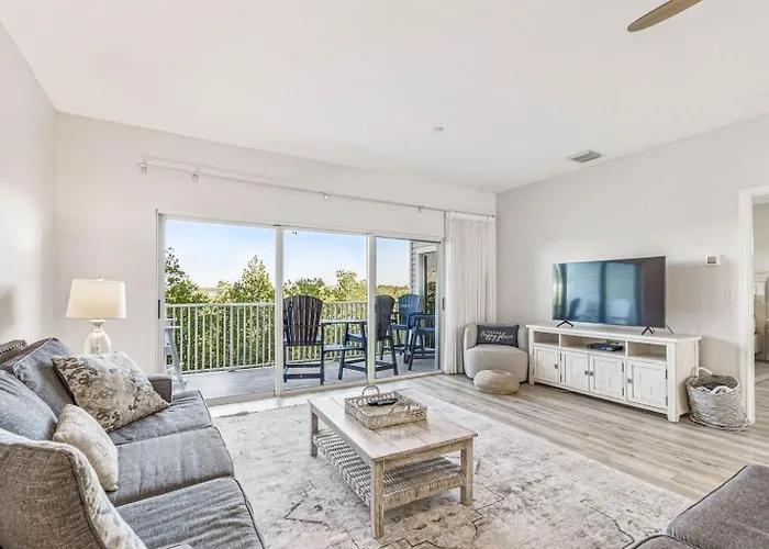 Spacious Intracoastal Condo 3 Min Walk To Beach!