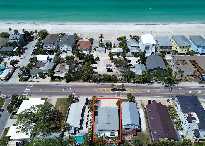 Across From Beach With 2 Hot Tubs - Sleeps 10