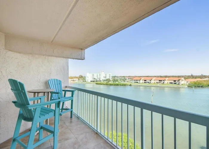 Charming Waterfront Condo 3-Min To Beach