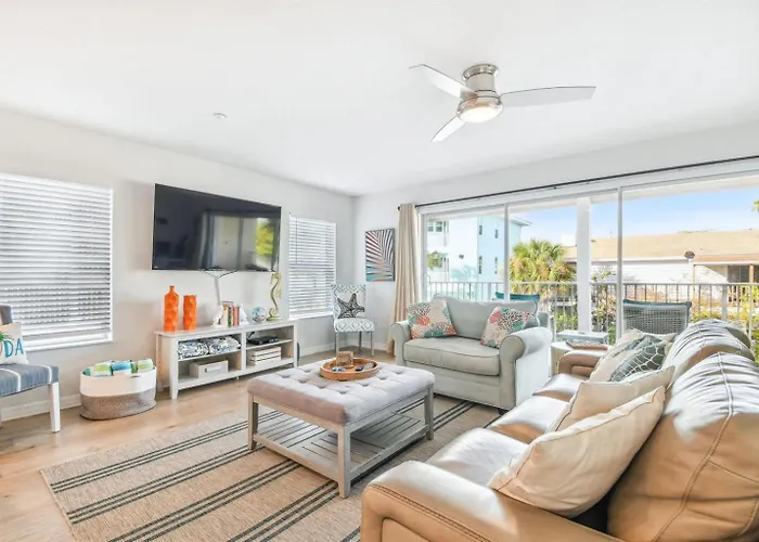 Bright & Airy 22 With Side Ocean View!