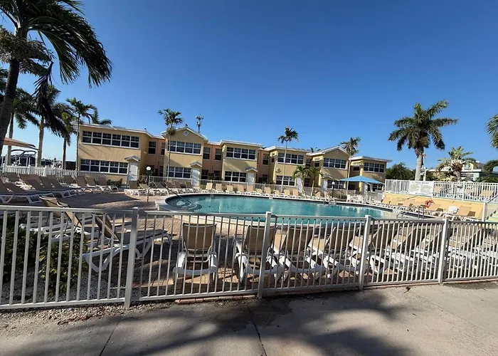 Waves, Sun & Relaxation Retreat