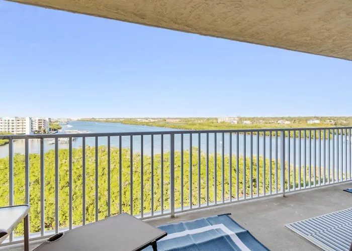 Charming Waterview Condo 6 Min Wlk To Beach!