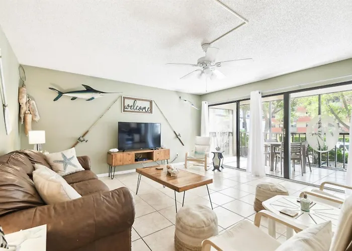 Intracoastal Condo 5 Min Walk To Beach!