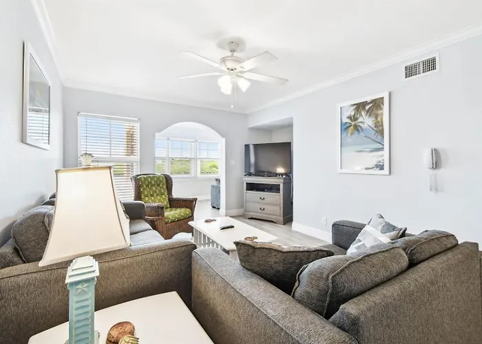 Waterfront Resort-Style Condo 3 Min To Beach!