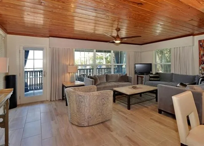 Lovely Poolside Getaway With Gulf Views Near Tampa, Florida