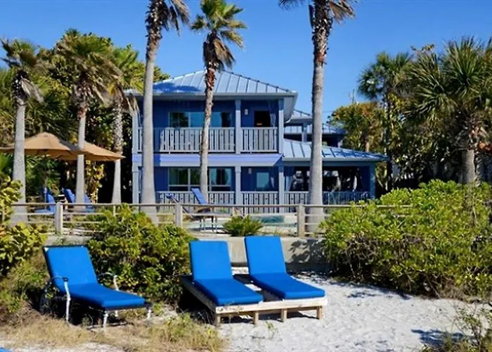 Lovely Poolside Getaway With Gulf Views Near Tampa, Florida