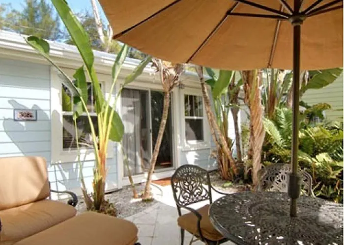 Elegant Escape With A Private Patio In Indian Rocks Beach, Florida