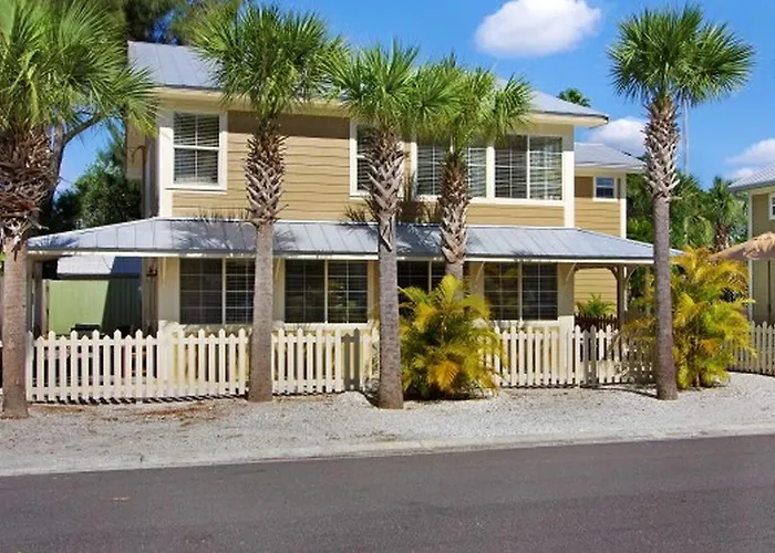 Charming Cottage Rental With A Private Pool In Indian Rocks Beach, Florida