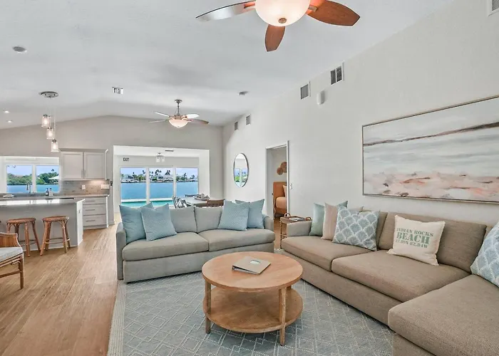 New! Waterfront, Pool, Kayaks, Walk To Beach