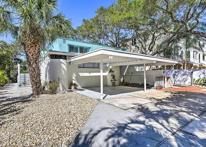 Tropical Waterfront Home: Central Location!