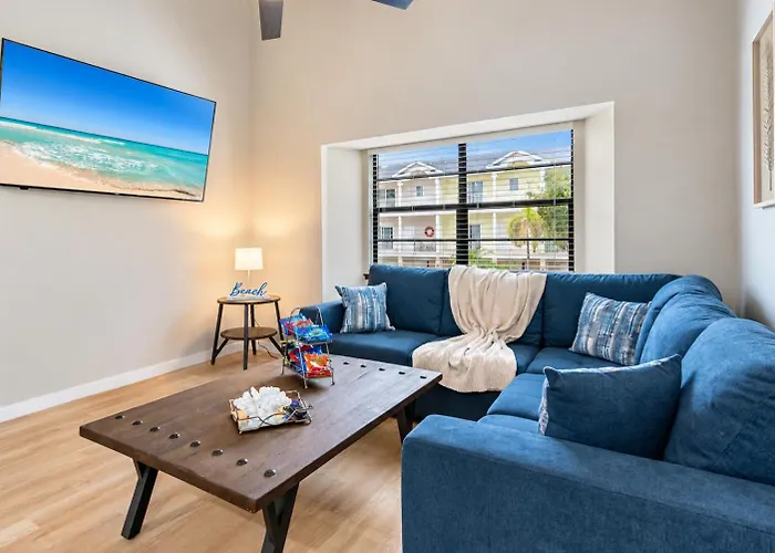 Gorgeous Townhouse One Block Away To Best Beaches!
