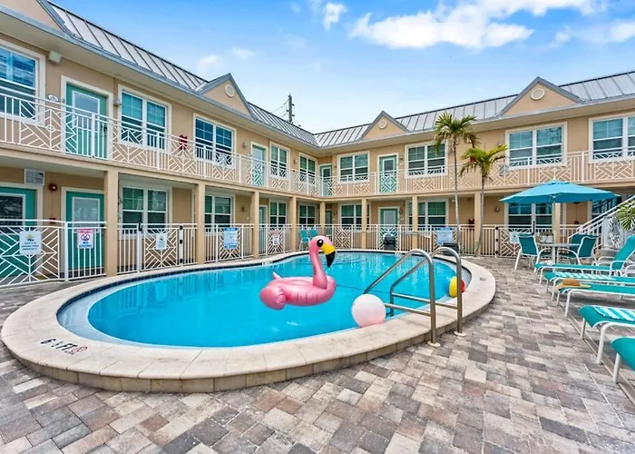 Steps To The Beach! Ground Floor 1Br + Heated Pool