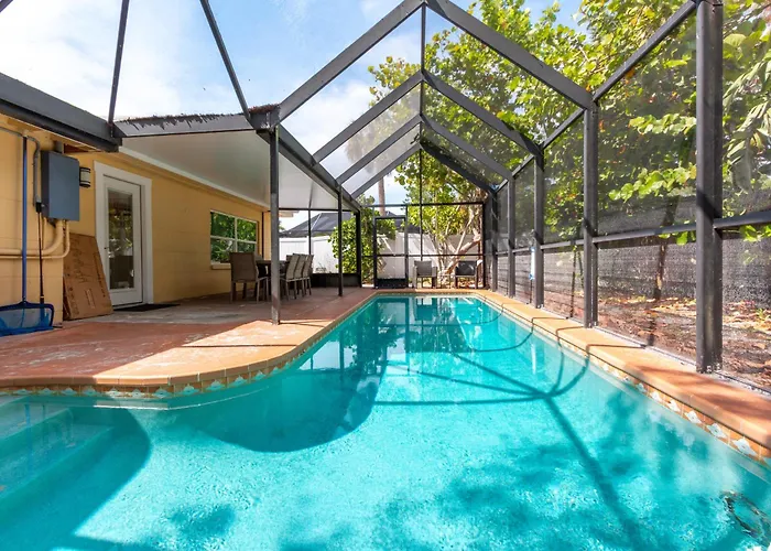 Coastal Breeze - Beach Pool Home - Steps To North Beach!