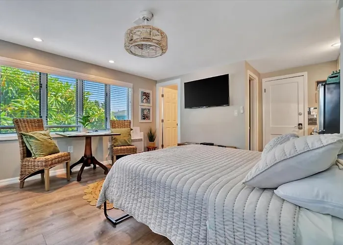 Luxury Waterside Suite 2Mins 2 Beach & Heated Pool
