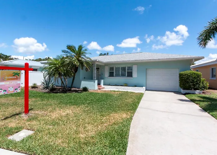 Seahorse Cottage: Cozy 2Br Beachfront Retreat In North Clearwater Beach.