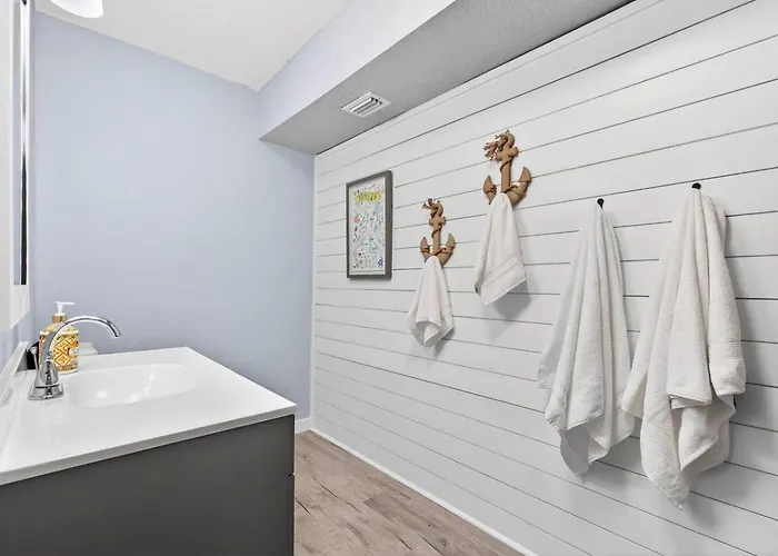 Stylish 2 Bedroom Beach Retreat