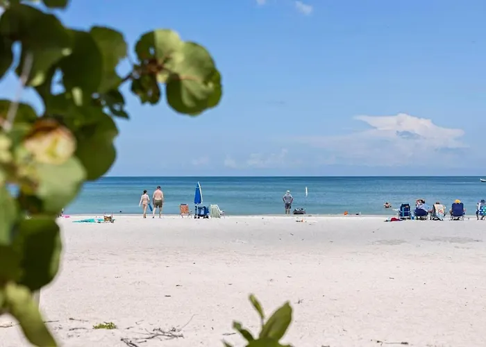 Rare Gulf-Front Indian Rocks Beach Bungalow With Tiki Bar
