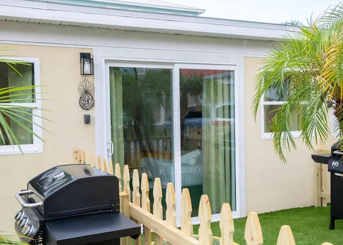 Coastal Suites • Beach Access • Sleeps 14