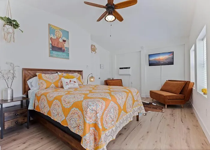 Two Gulf-Front Bungalows With Beach Access And Tiki