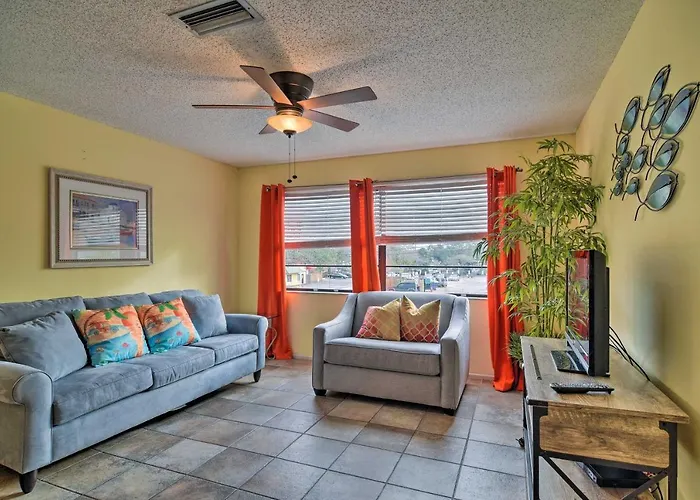 Steps To Beach! Walkable Gulf Coast Retreat
