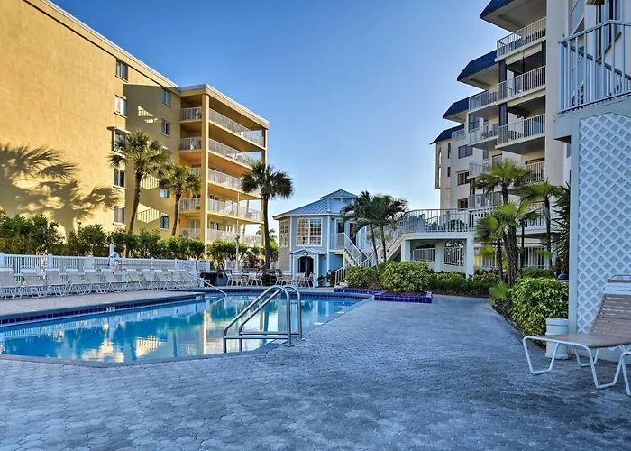 Pool Access & Beach Views: Indian Shores Condo